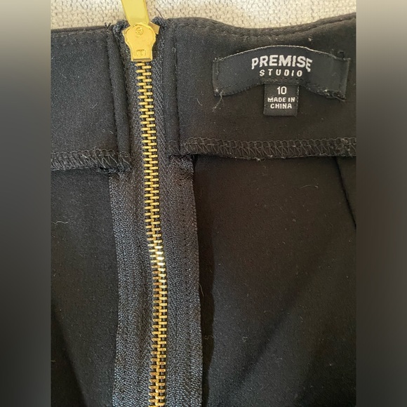 Black Pencil Skirt 🖤 - Picture 3 of 4